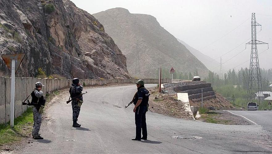 Обстрел на границе Кыргызстана со стороны Таджикистана прекращен, военные покинули села