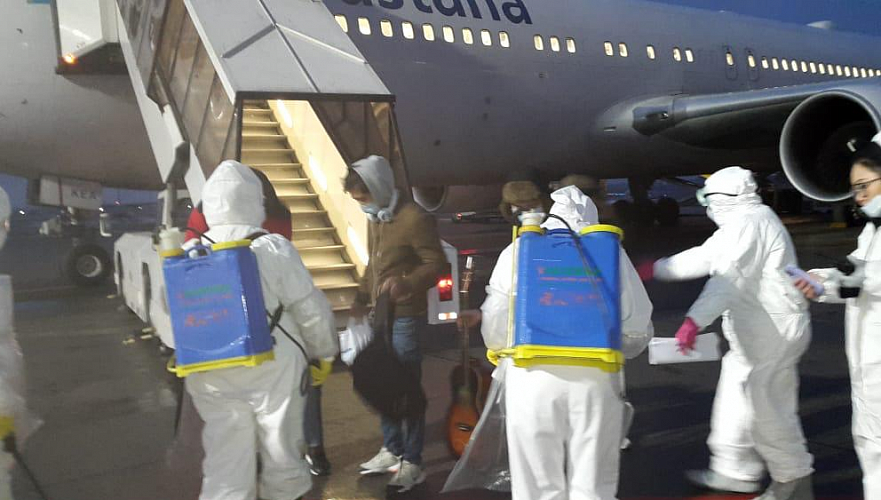 Последнюю группу казахстанцев эвакуировали самолетом из Китая в Алматы