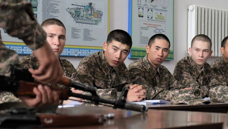 Более 37 тыс. человек планируют призвать в вооруженные силы в 2023 году в Казахстане