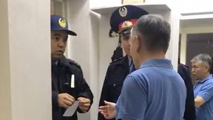 Тайжана в Алматы забрали в полицию после анонсированной им пресс-конференции по Жанаозену
