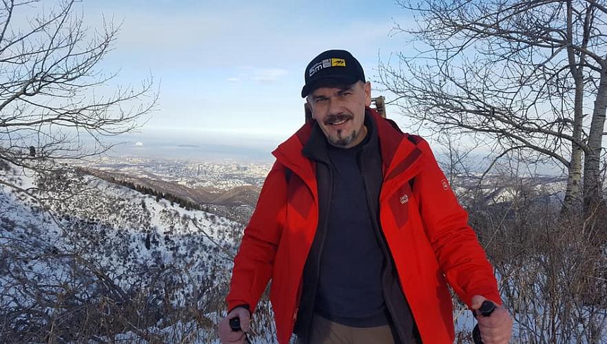 Объявившему голодовку блогеру в Алматы не разрешили передать теплые вещи и предметы гигиены
