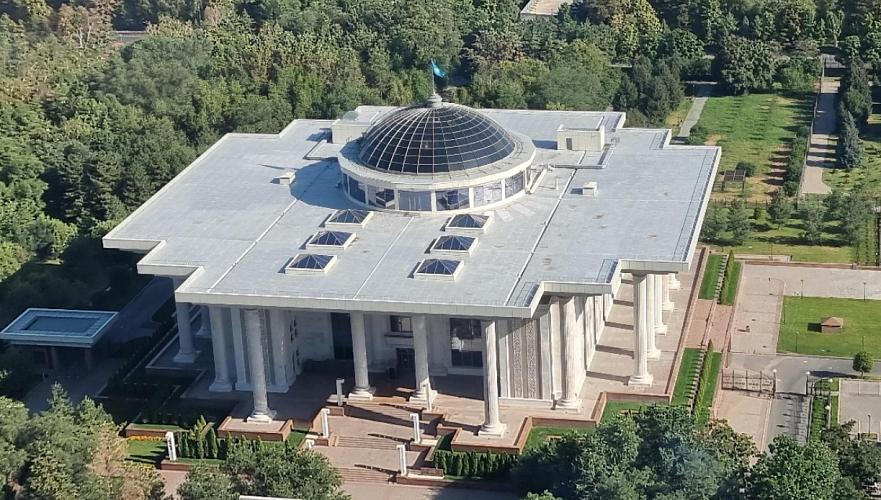 Токаев начал проводить рабочие встречи в Алматы в здании Фонда Назарбаева