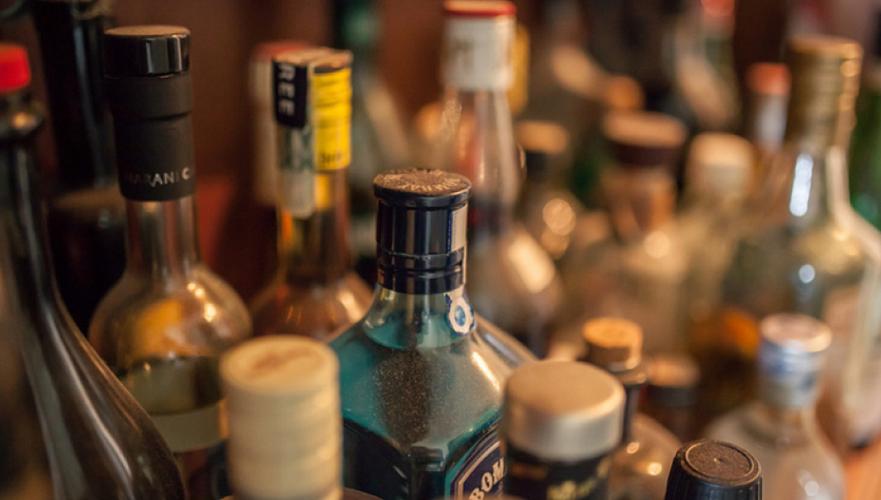В Алматы закрыли крупный цех фальсифицированной алкогольной продукции