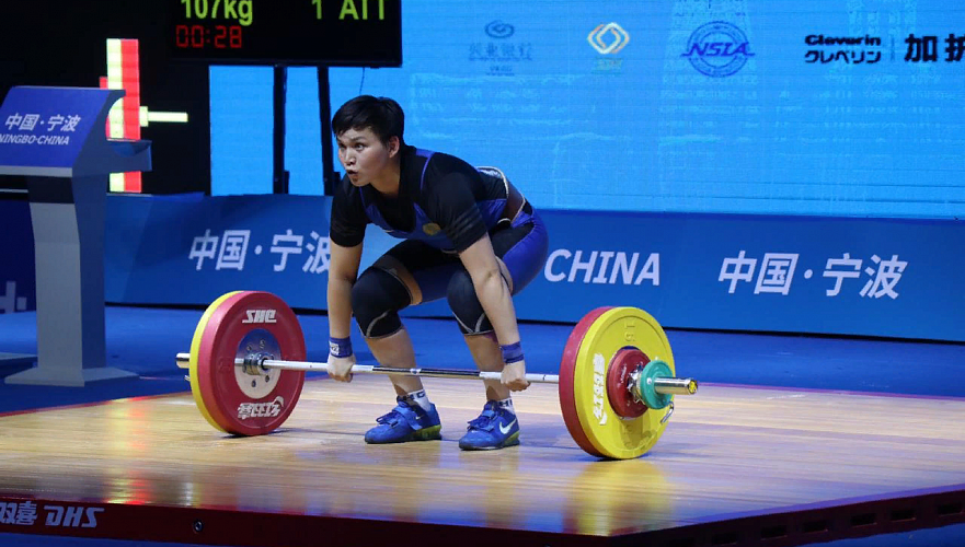 Казахстанка завоевала «золото» международного турнира по тяжелой атлетике