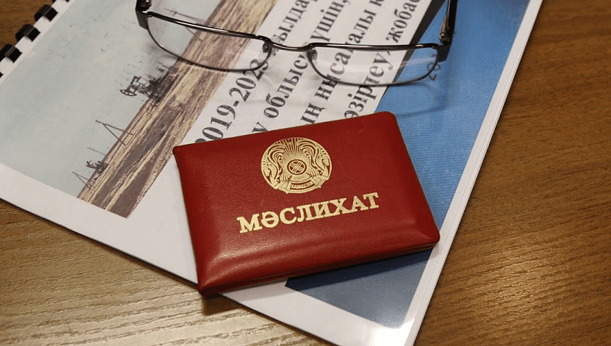 Зарплаты работников маслихатов подняли в Казахстане, с 2022 года хотят повысить секретарям