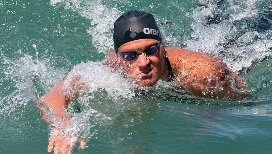 Казахстанец Худяков завоевал еще одно «золото» на чемпионате Азии по плаванию на открытой воде