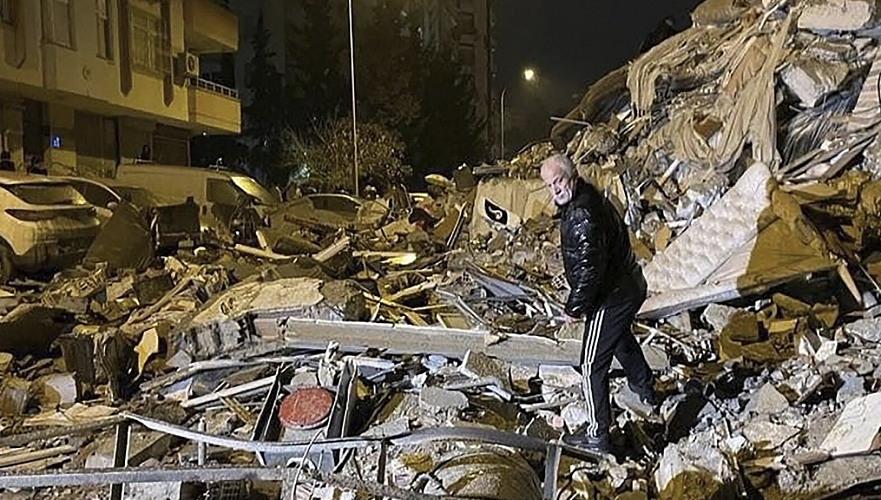 Около 1 тыс. человек погибло в результате землетрясения в Турции
