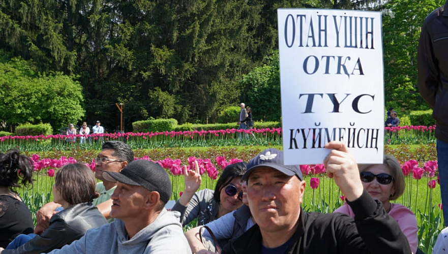 Митинговавших 1 мая в Алматы обвинили в вандализме несовершеннолетних, или как судили задержанных