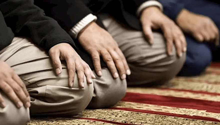 Чтение коллективных молитв на базарах возможно с разрешения акимата – эксперт