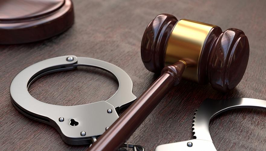Пойманный с поличным при получении крупной взятки судья в Таразе остается на свободе