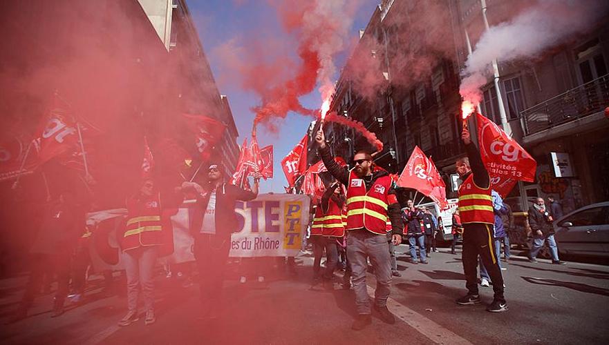 «Черный четверг» массовых забастовок проходит во Франции