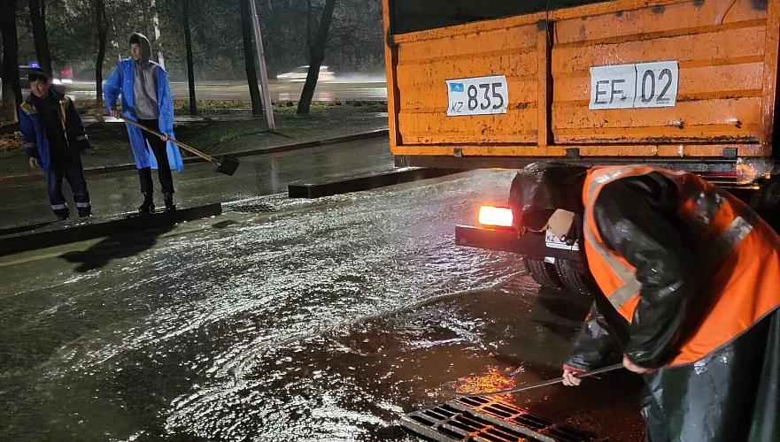 Непогода в Алматы: Коммунальщики перешли на усиленный режим работы, открыта горячая линия
