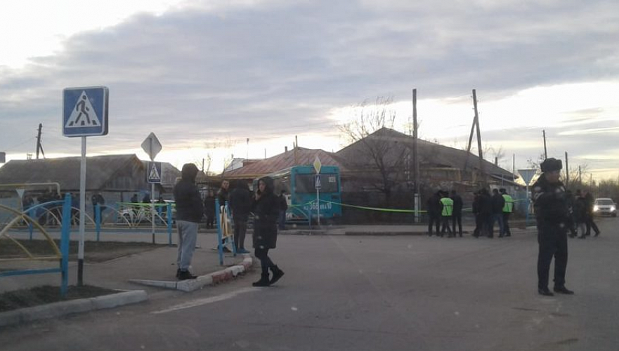 Пассажирский автобус врезался в частный жилой дом в Затобольске