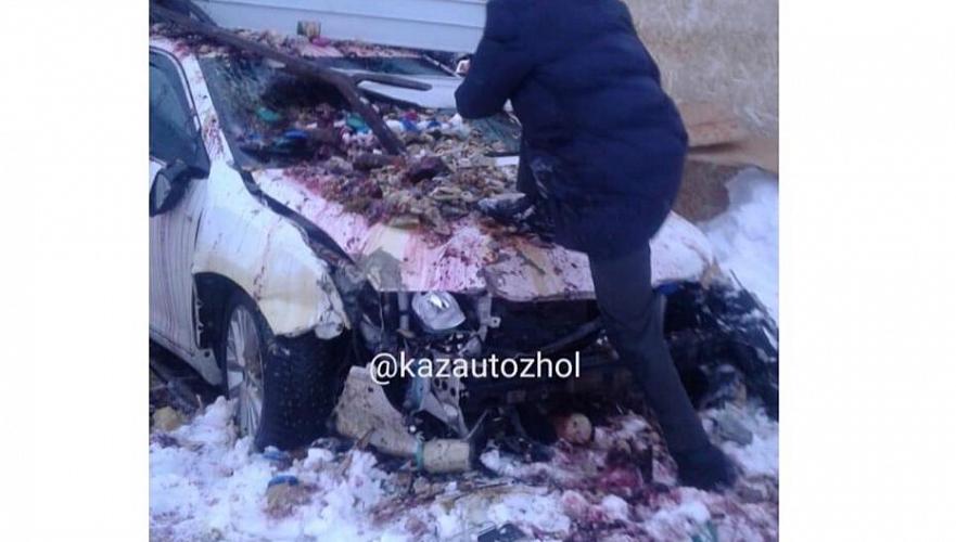 Две продавщицы пострадали в результате наезда авто на торговые ряды в Акмолинской области
