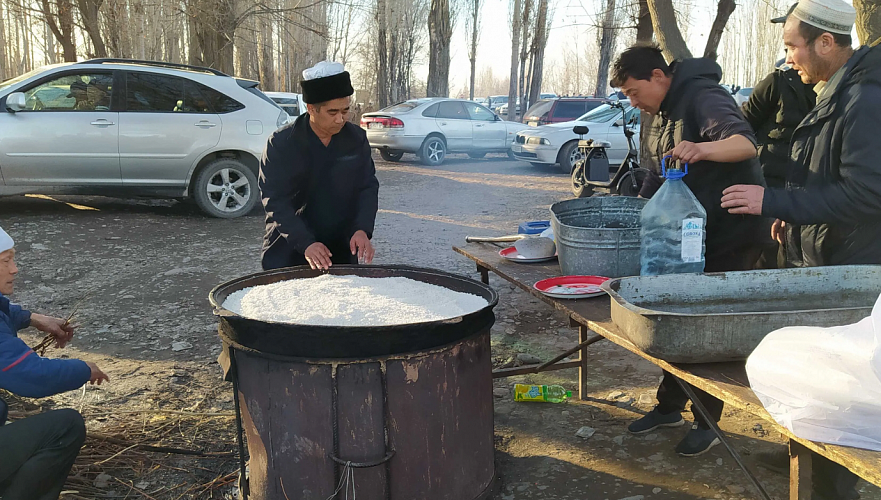 В Кыргызстане собирают гуманитарную помощь бежавшим из Казахстана дунганам