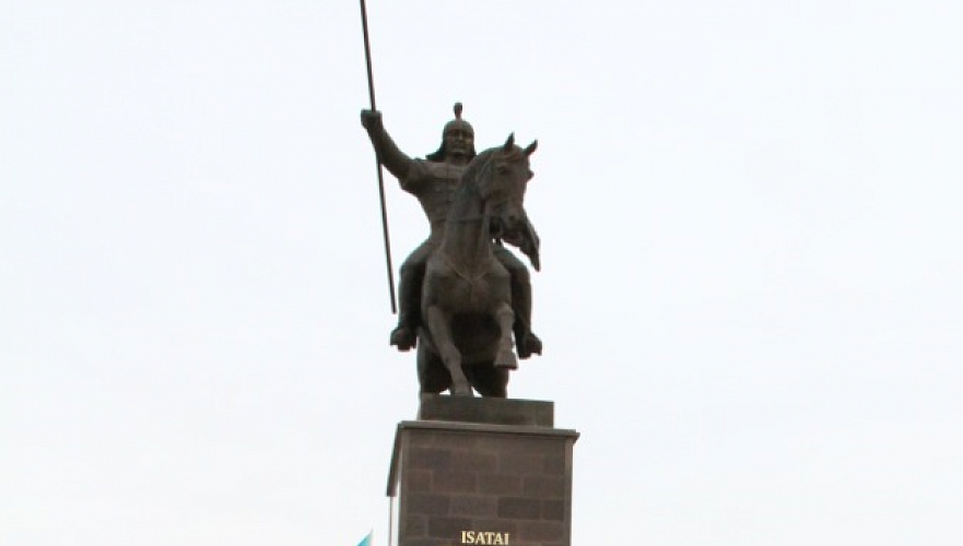 Памятник Исатаю Тайманову установили в Атырауской области