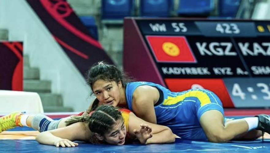  Две казахстанские спортсменки вышли в финал чемпионата мира по женской борьбе