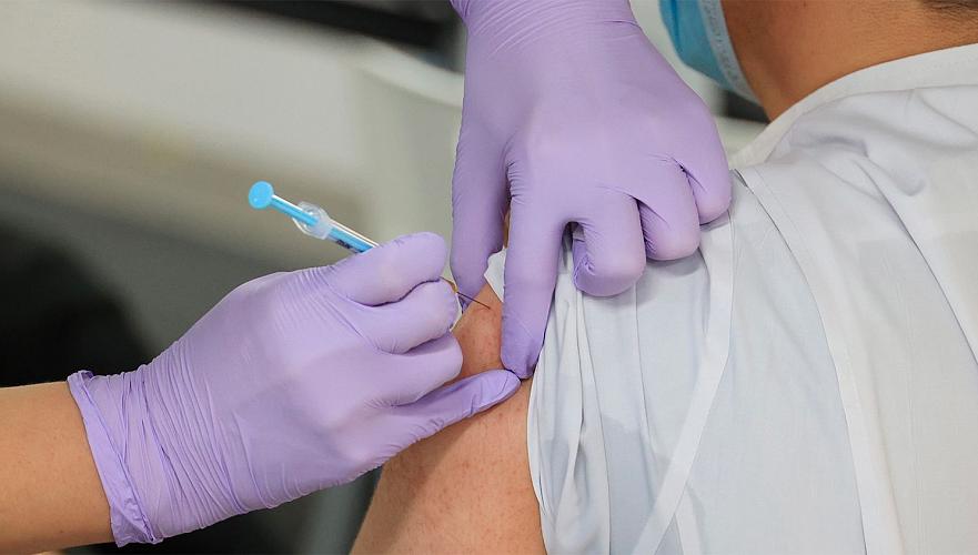 Минздрав Казахстана назвал вакцинацию от коронавируса обязательной 
