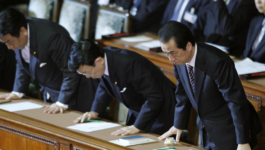 Синдзо Абэ распустил правительство Японии