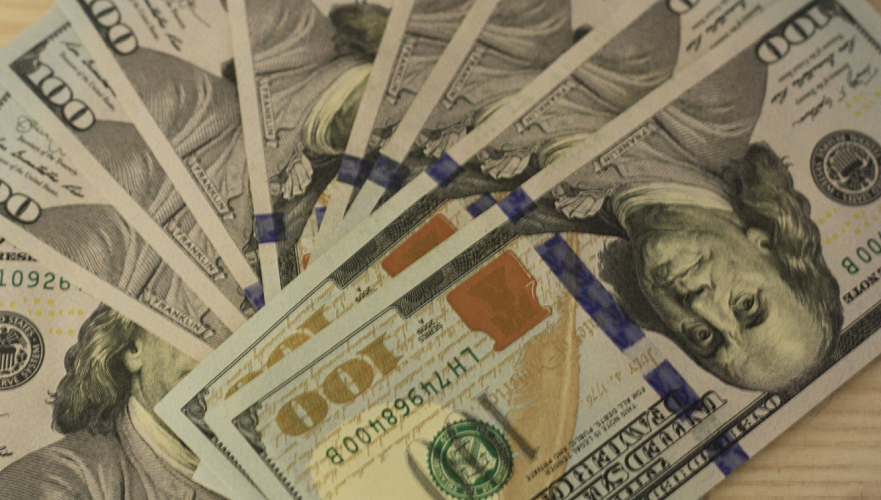 Доллар продолжает дорожать в обменниках Нур-Султана, Алматы и Шымкента