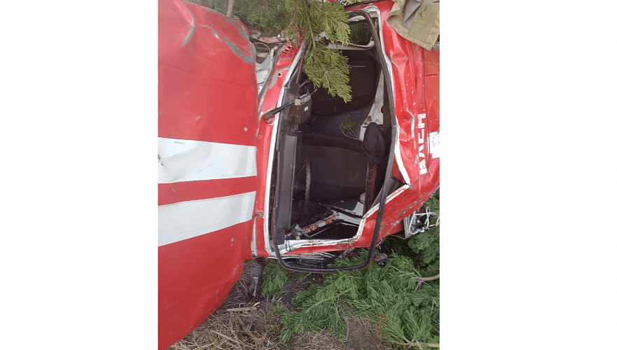 Один человек погиб при столкновении пожарной машины с деревом в Павлодарской области