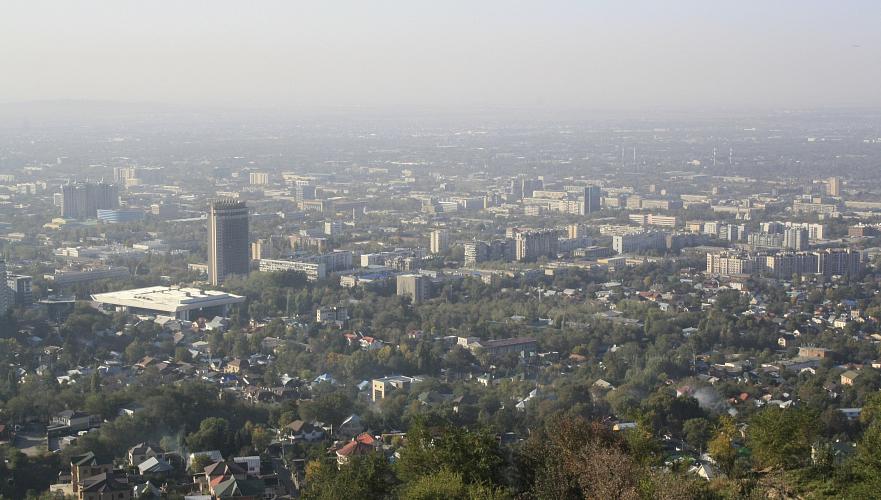 «Город-сад стал городом-смогом» - пересмотреть концепцию развития Алматы просят депутаты