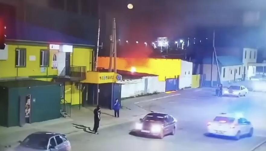 Полицейские ликвидировали пожар на рынке в Атырауской области 