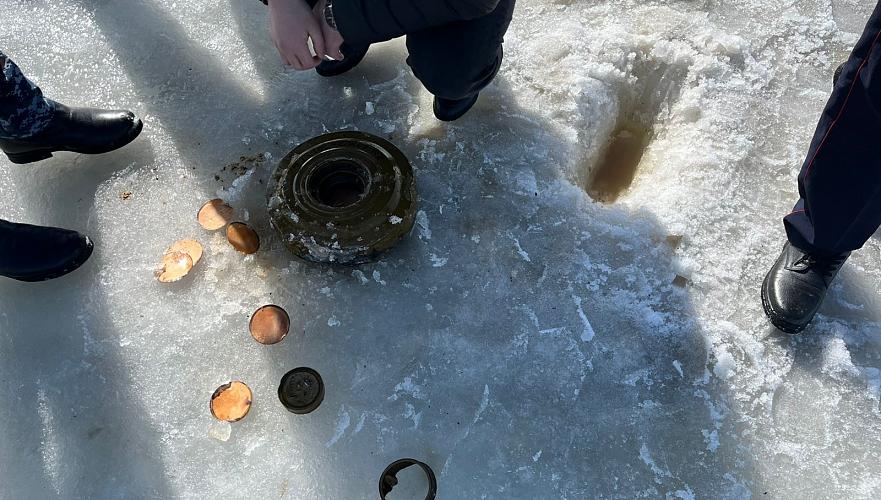 Рыбаки в Акмолинской области на озере нашли мину