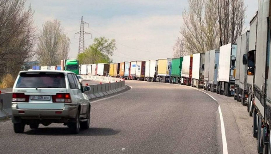 Названы причины скопления авто на границе Казахстана и Кыргызстана