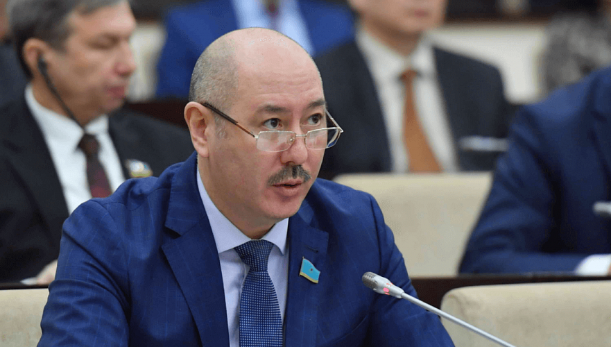 Повышение порога для изъятия накоплений из ЕНПФ подрывает доверие казахстанцев – сенатор