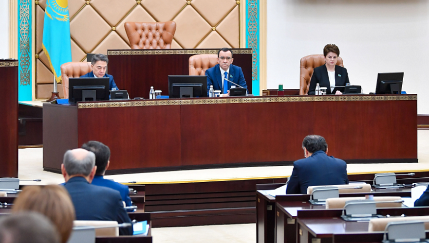 Сенат Казахстана отклонил нормы о блокировке соцсетей под предлогом защиты детей
