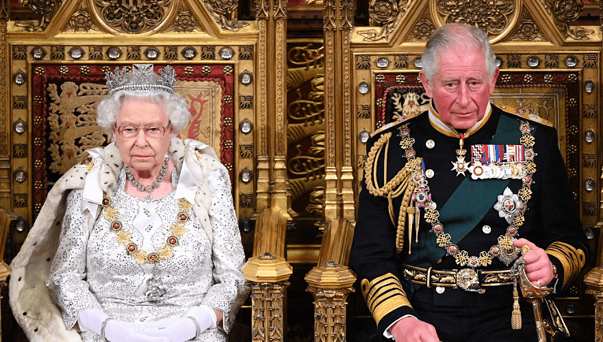 Королева Великобритании Елизавета II передает принцу Чарльзу часть своих обязанностей