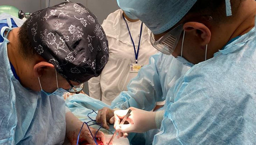 Четыре гигантские кисты с паразитами удалили у сельчанина в одной из больниц Алматы