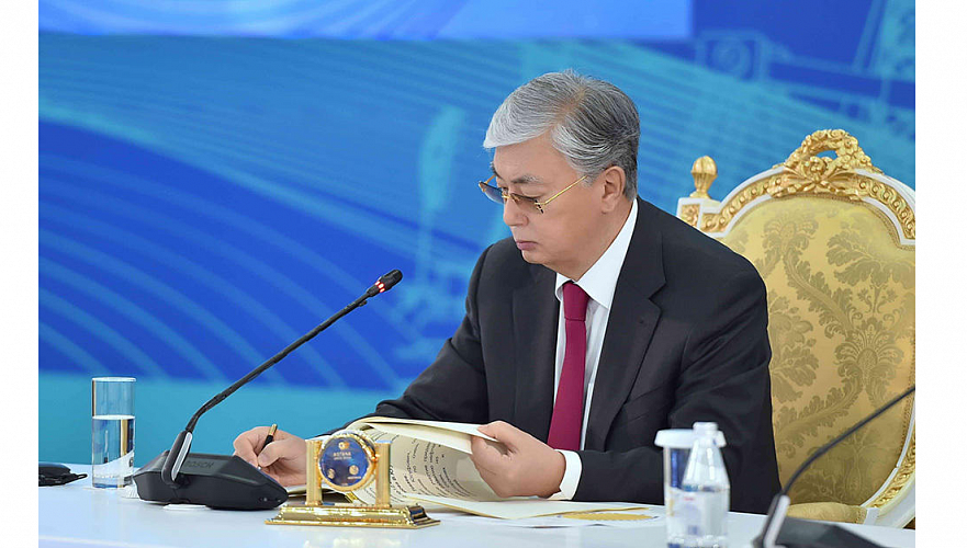 Токаев изменил указ Назарбаева о типовом регламенте маслихата