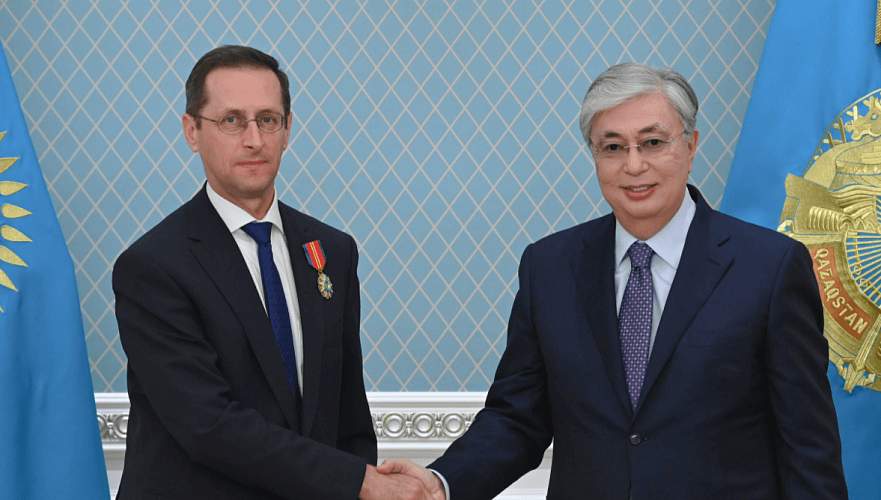 Токаев наградил орденом премьер-министра Венгрии