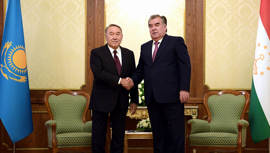 Назарбаев поговорил по телефону с Рахмоном