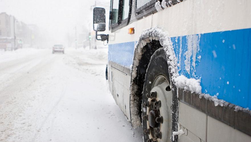 Ехавший из РФ в Узбекистан автобус с 56 пассажирами застрял на трассе Павлодар-Нур-Султан