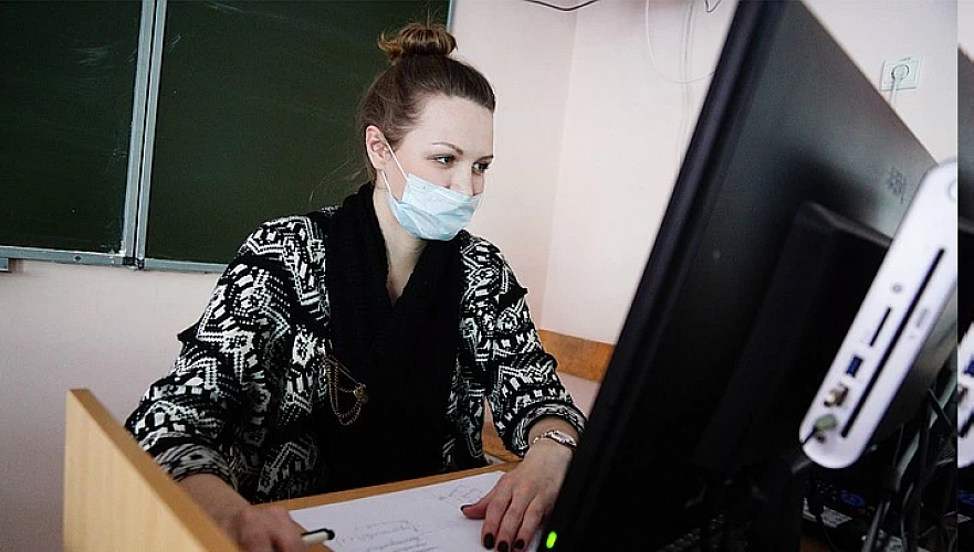 Часть учителей Казахстана согласилась заплатить 50% от стоимости компьютеров для работы