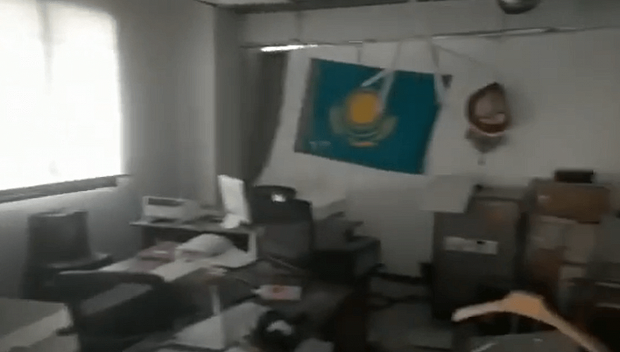Здание дипмиссии Казахстана серьезно пострадало в результате взрыва в Бейруте (видео)