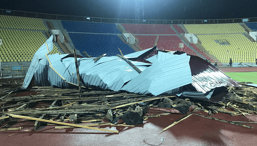 Усиление ветра до 20 метров в секунду назвали причиной срыва кровли на стадионе в Шымкенте