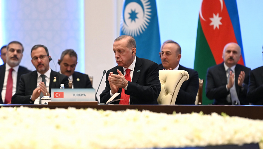 Токаев вручил Эрдогану Высший орден Тюркского мира