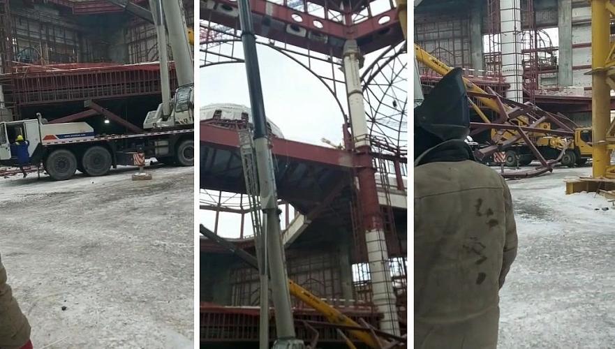Металлоконструкция рухнула на два крана во время строительства новой мечети в Нур-Султане