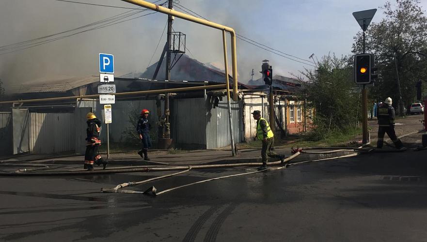 Два дома и надворные постройки горели в Алматы