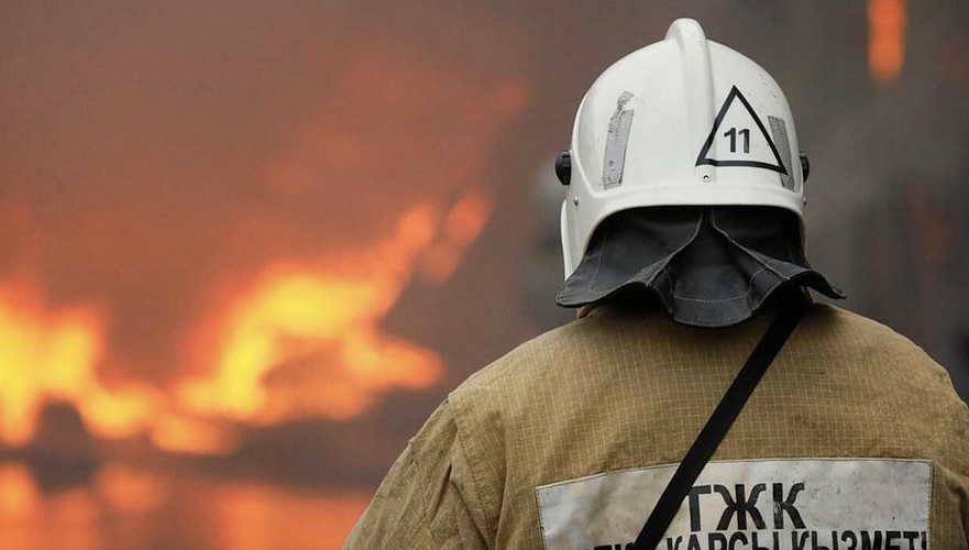Сошедшие с рельсов восемь вагонов повлекли пожар в Туркестанской области 