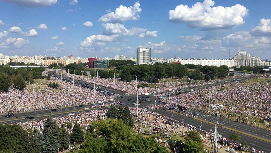 Более 100 тыс. протестующих вышли на улицы Минска