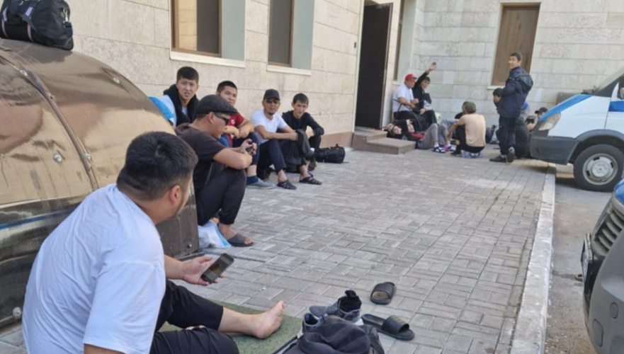 Ночевавших полторы недели у здания минтруда жанаозенцев оштрафовали в Нур-Султане