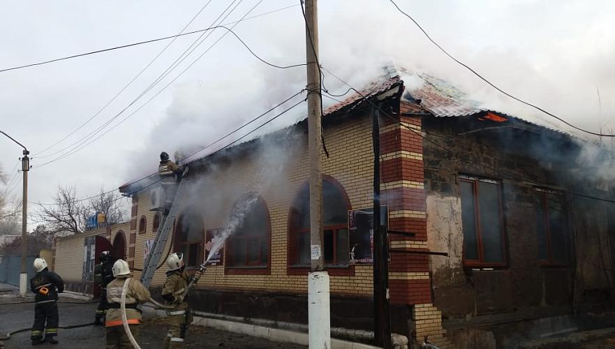 Крупный пожар в кафе потушили в Жезказгане