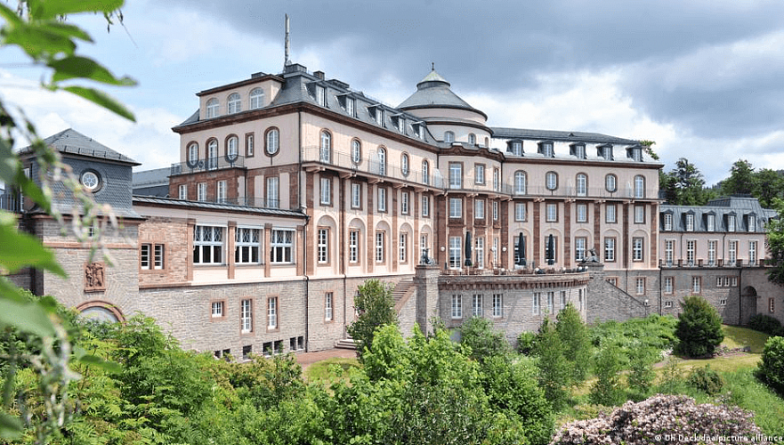 Роскошные дворцы родных Назарбаева обнаружили в Германии