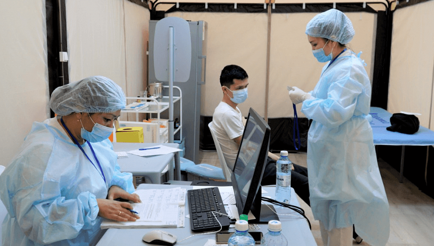 Вакцинация от COVID-19 стартовала в ТРЦ Нур-Султана