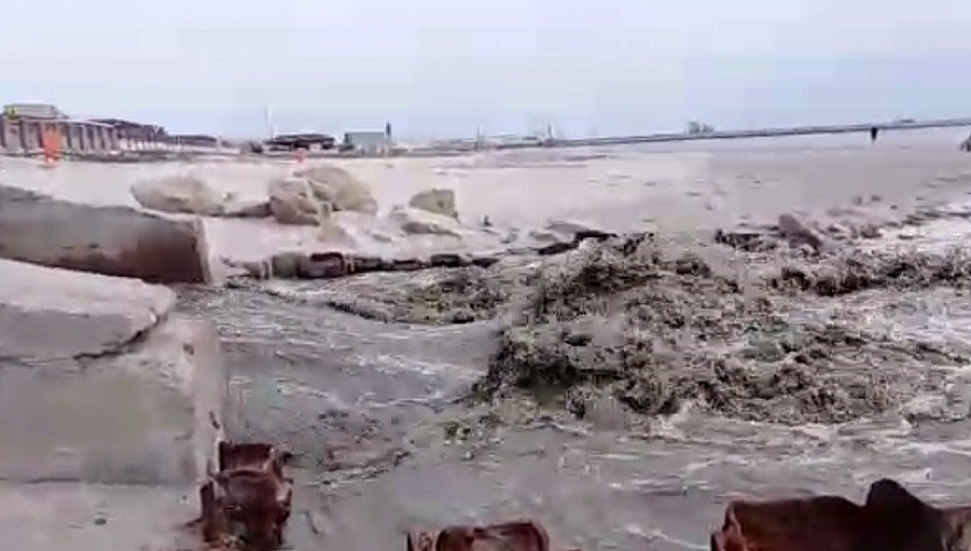 В Т1,7 млн оценили ущерб от сброса грязной воды возле «Солдатского пляжа» в Мангистау